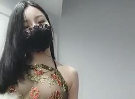 New school flower anchor blue rabbit passion masturbation big show: hairless tender hole wet, fan dance is extremely provocative!