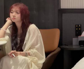 apricot bar original. Today I have an appointment with a good talking girl-Cao Changqing